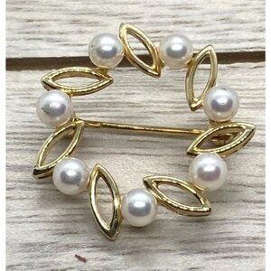 Mikimoto 14K Yellow Gold 7 Pearl Brooch